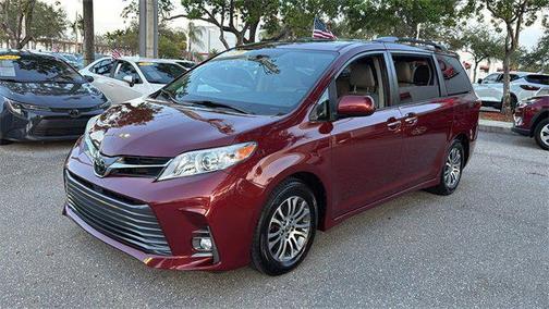 2020 Toyota Sienna XLE