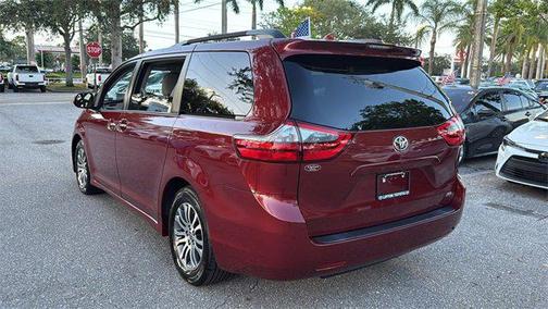 2020 Toyota Sienna XLE
