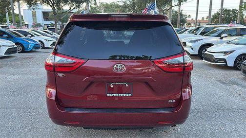 2020 Toyota Sienna XLE
