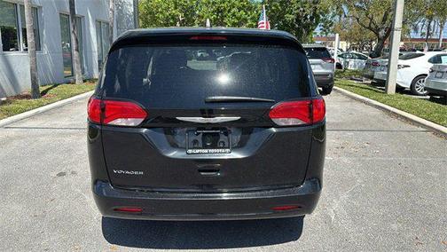 2022 Chrysler Voyager LX