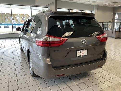 2016 Toyota Sienna SE
