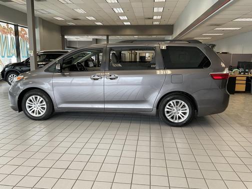 2016 Toyota Sienna SE