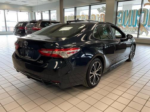 2020 Toyota Camry SE