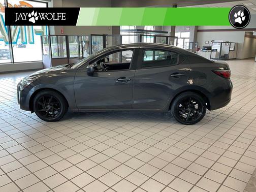 Graphite 2018 Toyota Yaris iA Base