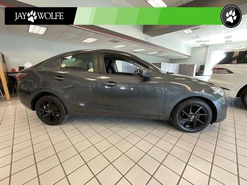 Graphite 2018 Toyota Yaris iA Base