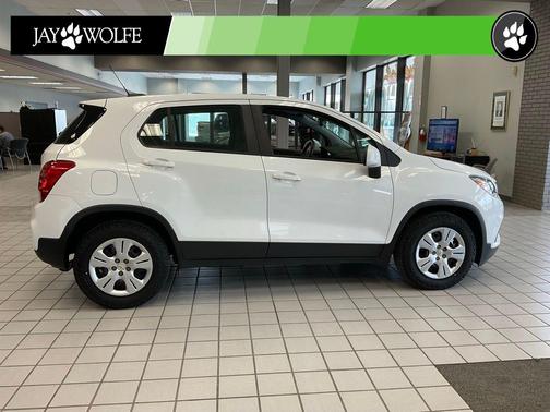Summit White 2018 Chevrolet Trax LS