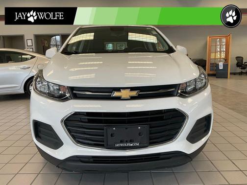 Summit White 2018 Chevrolet Trax LS