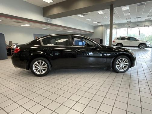 2009 INFINITI G37x Base