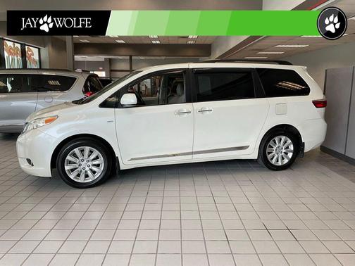 Blizzard Pearl 2016 Toyota Sienna XLE Premium