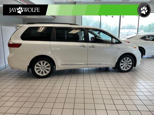 Blizzard Pearl 2016 Toyota Sienna XLE Premium