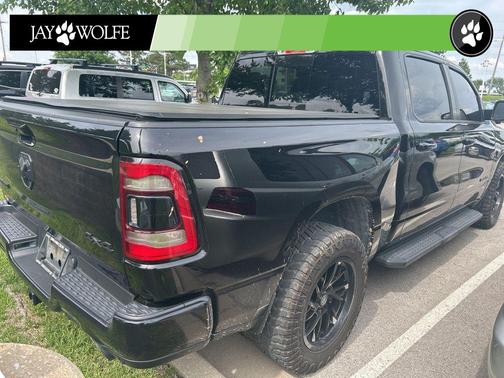 Diamond Black Crystal Pearlcoat 2021 RAM 1500 Big Horn/Lone Star