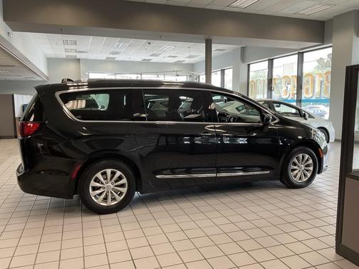2018 Chrysler Pacifica Touring-L Plus