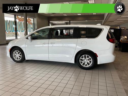 Bright White Clearcoat 2020 Chrysler Pacifica Touring