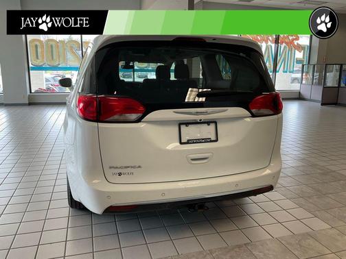 Bright White Clearcoat 2020 Chrysler Pacifica Touring