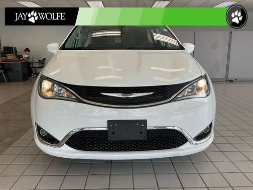 Bright White Clearcoat 2020 Chrysler Pacifica Touring