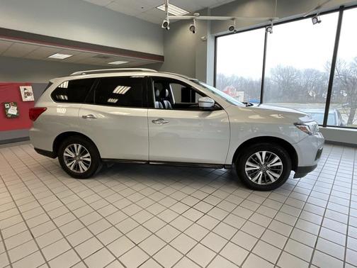 2019 Nissan Pathfinder SL