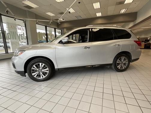 2019 Nissan Pathfinder SL
