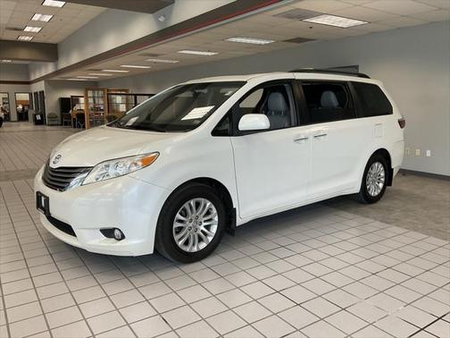 2017 Toyota Sienna XLE