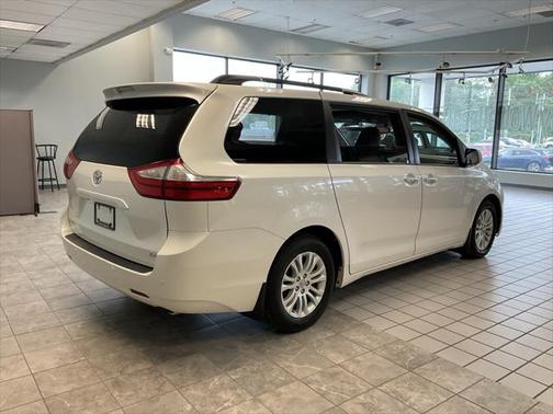 2017 Toyota Sienna XLE