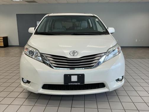 2017 Toyota Sienna XLE