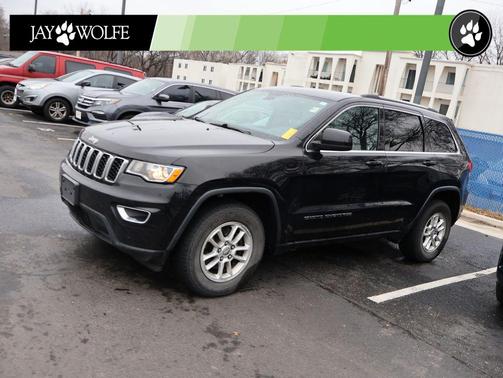 Diamond Black Crystal Pearlcoat 2019 Jeep Grand Cherokee Laredo