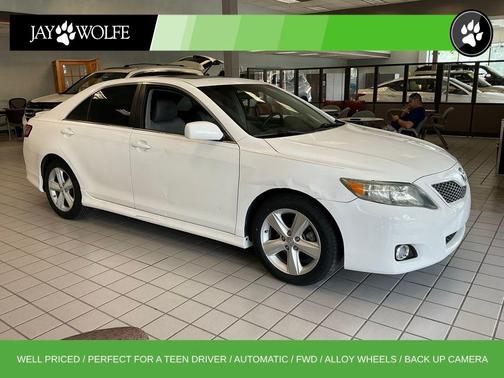 Super White 2011 Toyota Camry SE