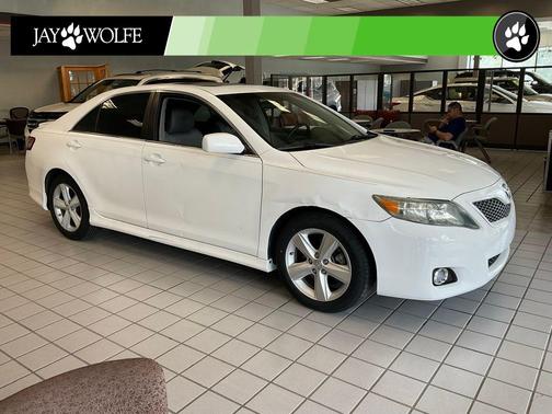 Super White 2011 Toyota Camry SE