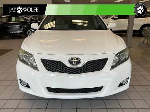 Super White 2011 Toyota Camry SE