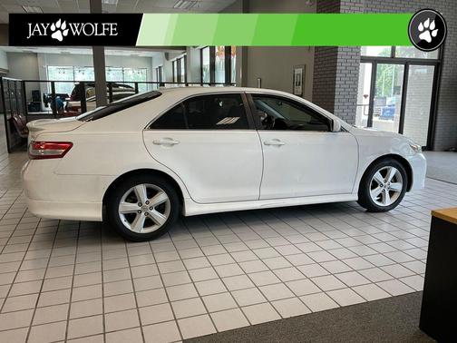 Super White 2011 Toyota Camry SE