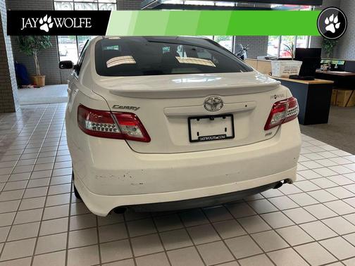 Super White 2011 Toyota Camry SE