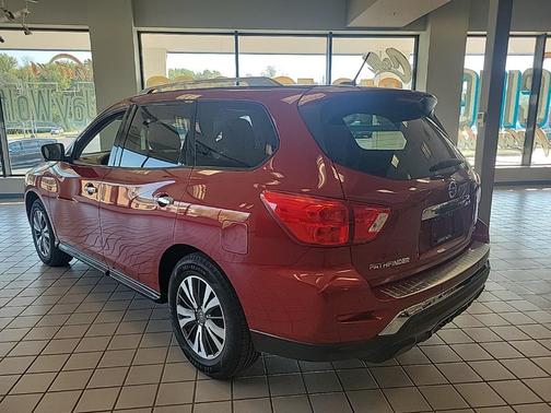 2017 Nissan Pathfinder SL