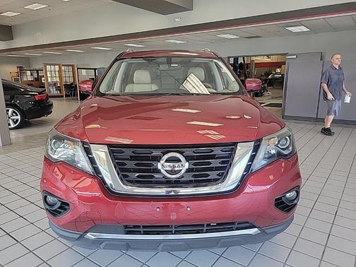 2017 Nissan Pathfinder SL