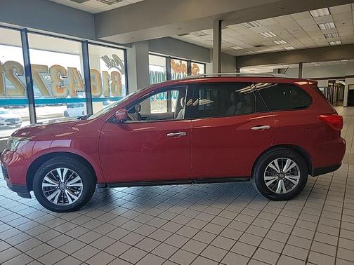 2017 Nissan Pathfinder SL