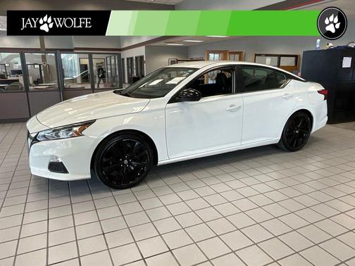 Glacier White 2019 Nissan Altima 2.5 SR