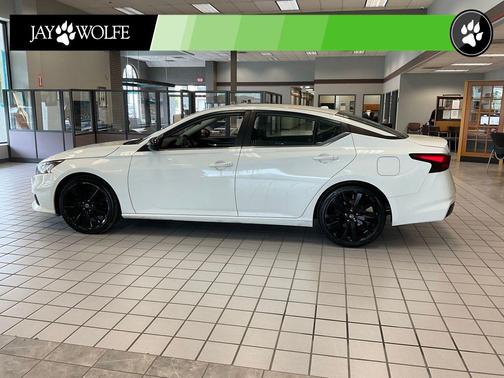 Glacier White 2019 Nissan Altima 2.5 SR