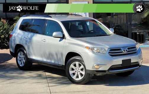 Classic Silver Metallic 2011 Toyota Highlander SE