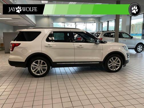 White Platinum Clearcoat Metallic 2016 Ford Explorer XLT