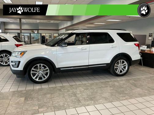 White Platinum Clearcoat Metallic 2016 Ford Explorer XLT