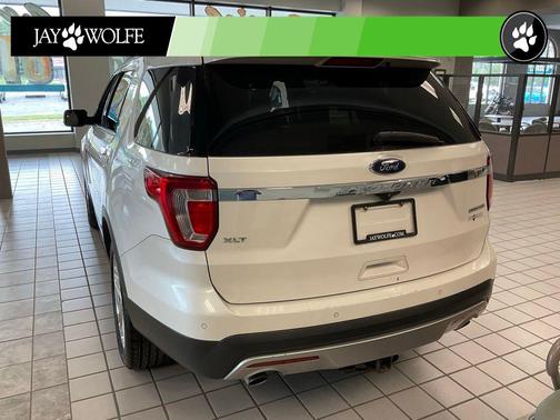 White Platinum Clearcoat Metallic 2016 Ford Explorer XLT