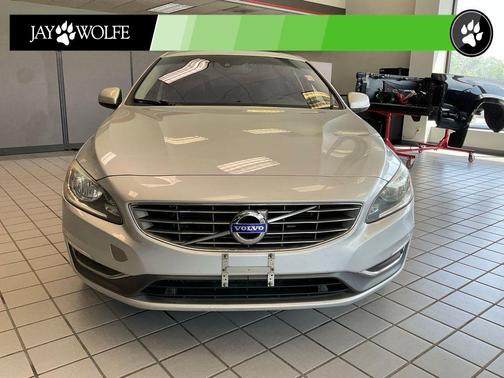 Bright Silver Metallic 2018 Volvo S60 Inscription T5