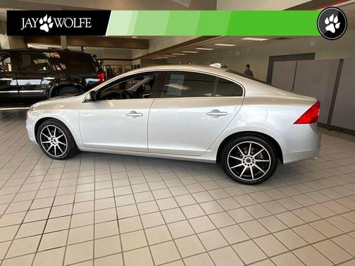 Bright Silver Metallic 2018 Volvo S60 Inscription T5