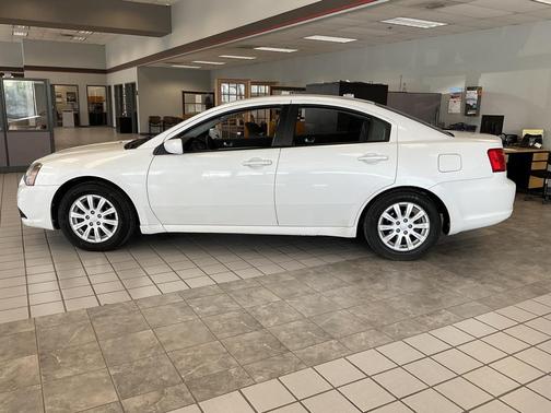 2011 Mitsubishi Galant Base