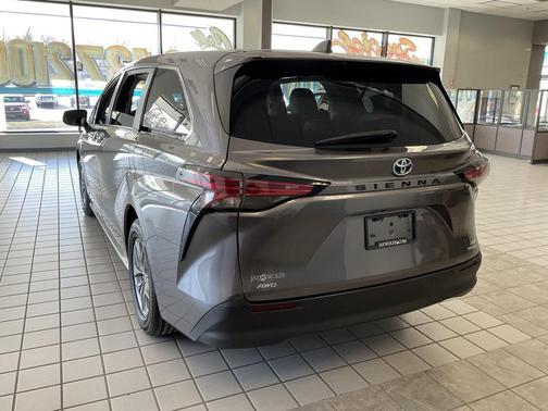 2021 Toyota Sienna XLE 7 Passenger