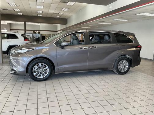 2021 Toyota Sienna XLE 7 Passenger