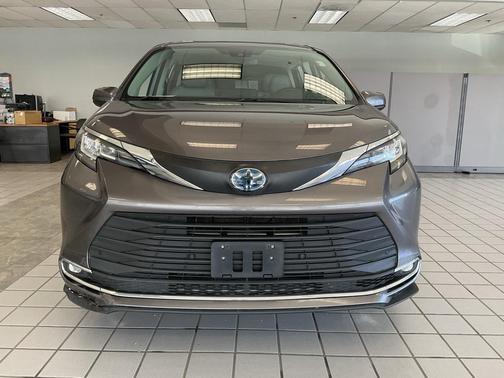 2021 Toyota Sienna XLE 7 Passenger
