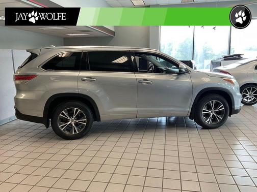 Silver Sky Metallic 2016 Toyota Highlander XLE