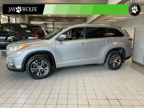 Silver Sky Metallic 2016 Toyota Highlander XLE