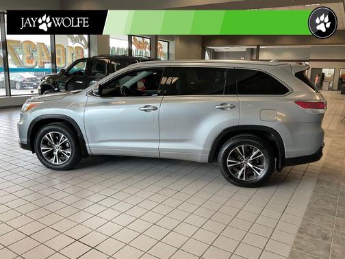 Silver Sky Metallic 2016 Toyota Highlander XLE