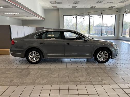 2016 Volkswagen Passat 1.8T S