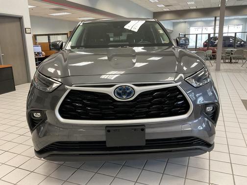 2022 Toyota Highlander Hybrid LE